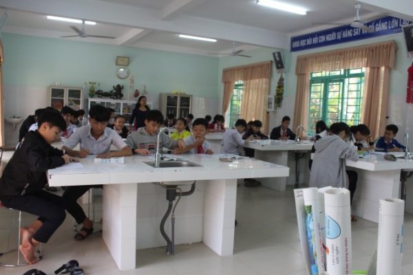 Supporting the equipment for students to practice in Ong Ich Duong ...