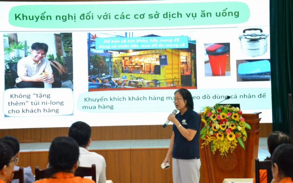 CAB chia sẻ đến các cơ sở kinh doanh ăn uống phường Hòa Thuận Tây về việc sử dụng đồ nhựa dùng một lần