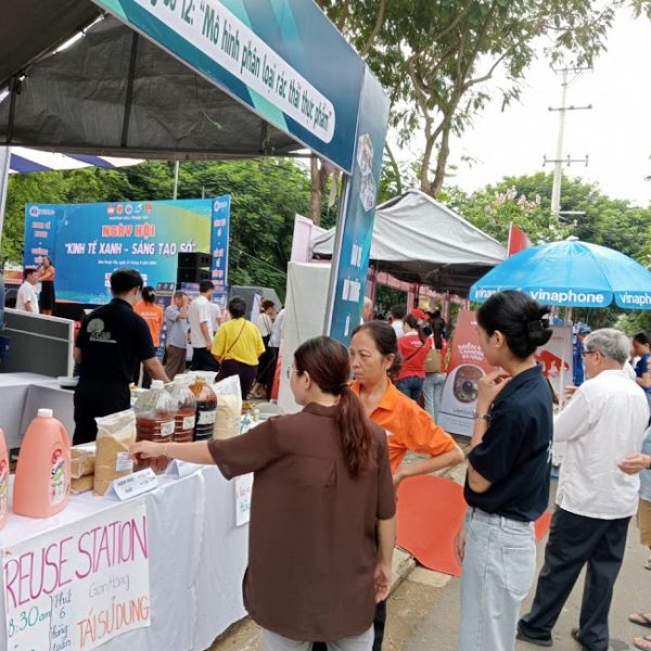 Gian hàng Tái chế tại sự kiện "Ngày hội Kinh tế xanh - Sáng tạo số" phường Hòa Thuận Tây, quận Hải Châu