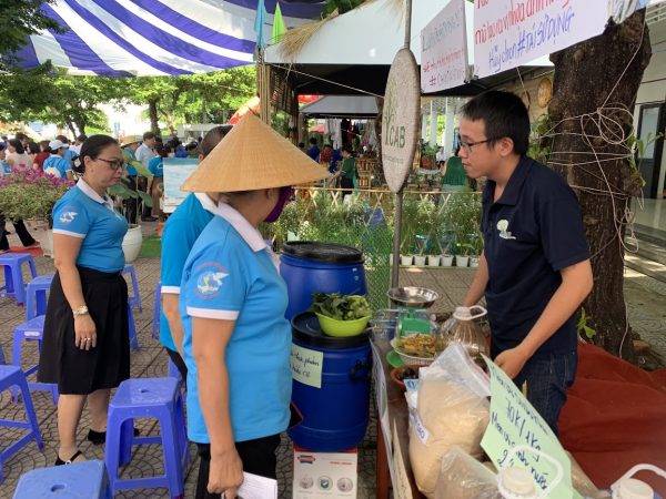 Gian hàng Tái chế tại ngày hội Môi trường quận Cẩm Lệ